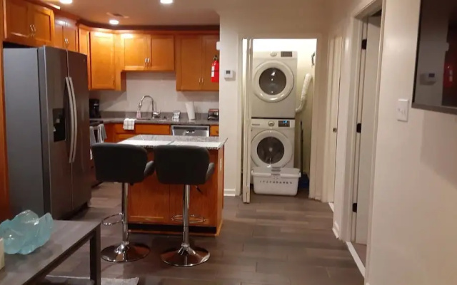 photo 2 of Updated 1-bedroom in Baton Rouge, w/ Washer/dryer