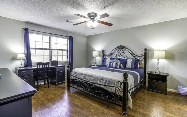 photo 3 of Updated 2 Bedroom , Penthouse Condo, Central Location, 2 Pools , Hot Tub, WIFI:( Foothills A-20 )
