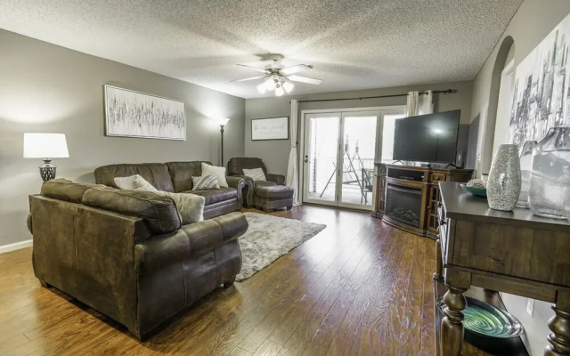 photo 4 of Updated 2 Bedroom , Penthouse Condo, Central Location, 2 Pools , Hot Tub, WIFI:( Foothills A-20 )