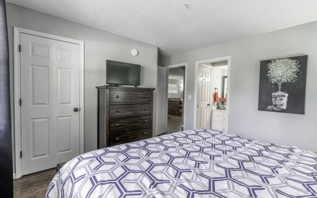 photo 5 of Updated 2 Bedroom , Penthouse Condo, Central Location, 2 Pools , Hot Tub, WIFI:( Foothills A-20 )