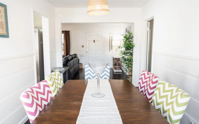 photo 5 of Updated Well-Appointed 3-Bedroom Home In Beautiful Burbank Neighborhood  (P49)