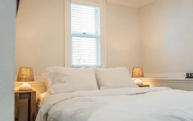 photo 4 of Updated and Modern Alameda 1 Bedroom