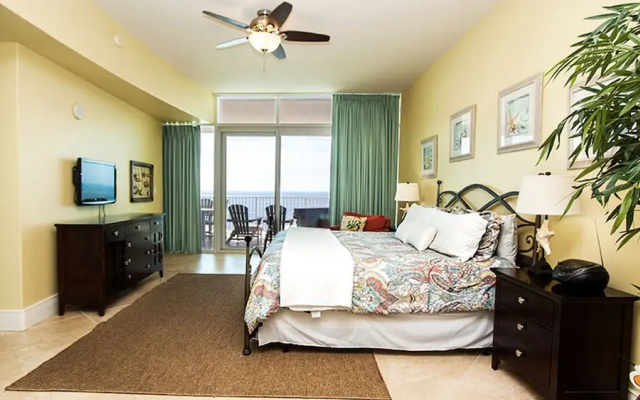 photo 3 of Updated and Relaxing Four Bedroom - Unit Tpc1701