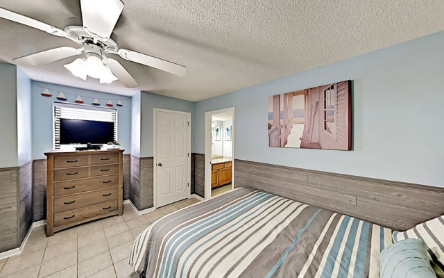 photo 4 of Updated Beachside #907 - 2 Br Condo