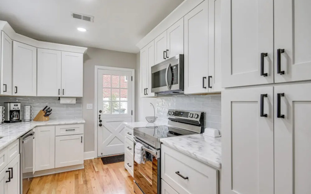 photo 4 of Updated Columbia Home w/ Patio - 4 Mi to Usc!