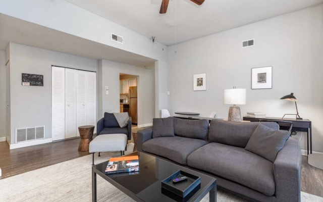 photo 5 of Updated CWE 1BR Near BJC by Zencity