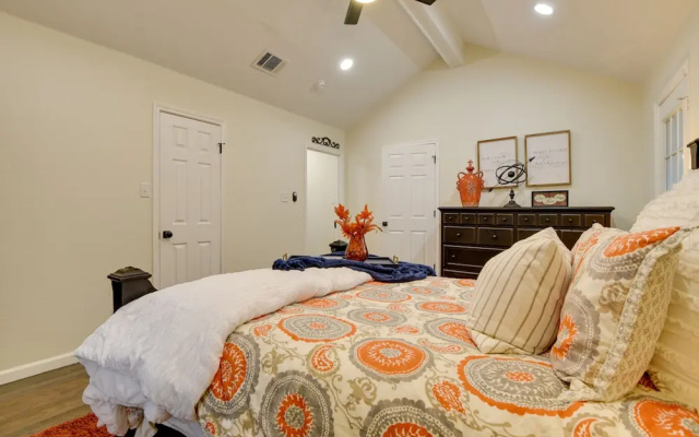 photo 2 of Updated Granbury Home in Historic District!