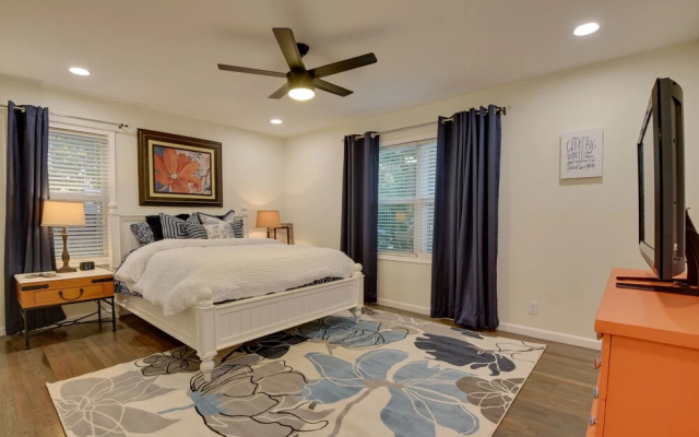 photo 5 of Updated Granbury Home in Historic District!