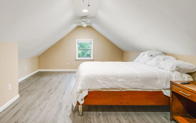 photo 3 of Pet-friendly Home w/ Yard, Near Downtown Royal Oak