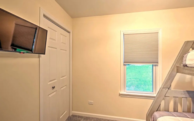 photo 3 of Updated Twin Lakes Cottage, Walk to Lake Mary