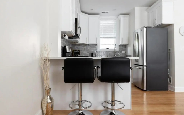 photo 2 of Updated West Town 2BR with W&D by Zencity