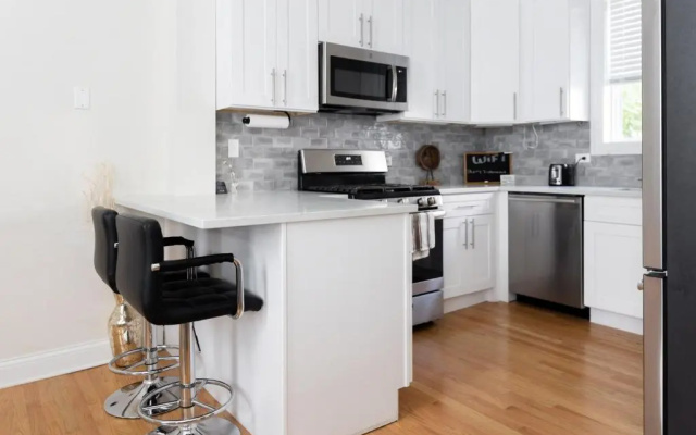 photo 3 of Updated West Town 2BR with W&D by Zencity