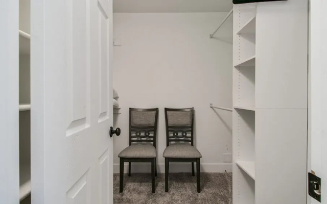 photo 4 of Upgraded 4-bdrm Beautiful Home W/pool!