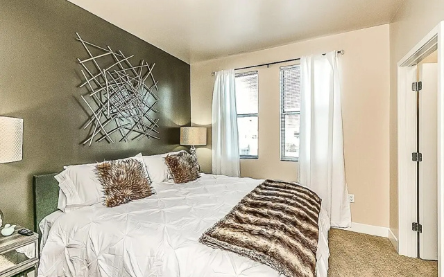 photo 2 of Upscale 2 BR King, Walk to Shops & Dining w/Parking (4036)