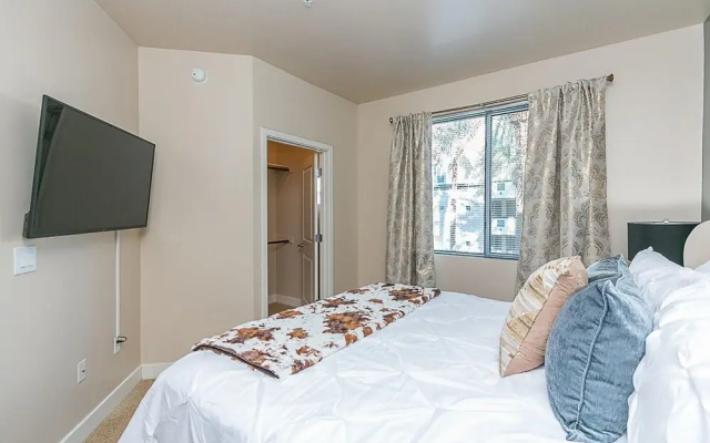 photo 4 of Upscale 2 BR King, Walk to Shops & Dining w/Parking (4036)