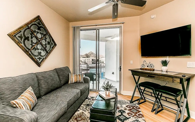 photo 5 of Upscale 2 BR King, Walk to Shops & Dining w/Parking (4036)