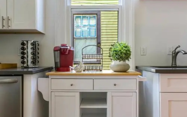 photo 4 of Upscale 2BR in Uptown by Hosteeva