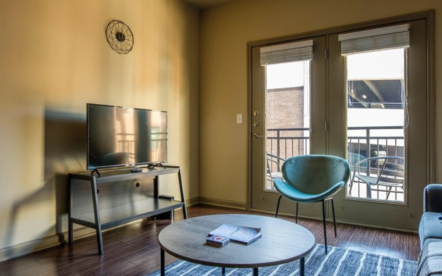photo 3 of FRONTDESK Phoenix Apts Downtown Fort Worth