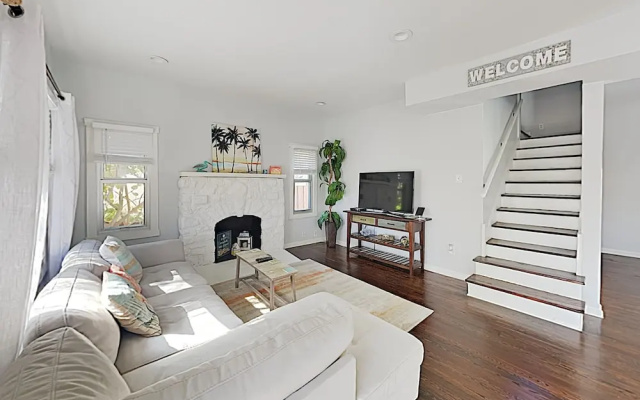 photo 2 of Upscale Coastal - Pool, Patio, Walk To Dining 3 Bedroom Home
