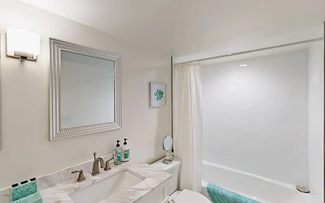 photo 4 of Upscale Daylight Studio Studio Bedroom 1 Bathroom Duplex