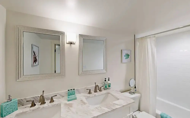 photo 5 of Upscale Daylight Studio Studio Bedroom 1 Bathroom Duplex