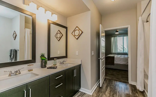 photo 3 of Upscale King, Pool View, Close to Kierland w/Parking (316)