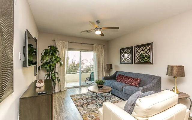 photo 4 of Upscale King, Pool View, Close to Kierland w/Parking (316)