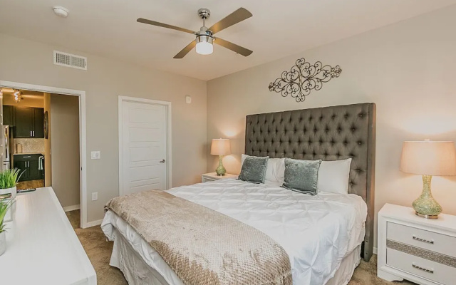 photo 5 of Upscale King, Pool View, Close to Kierland w/Parking (316)