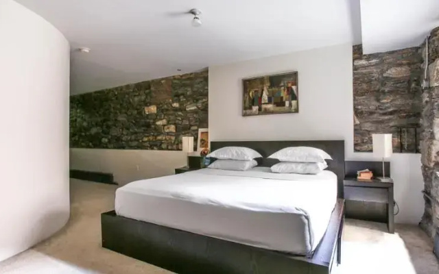 photo 3 of Uptown By Onefinestay