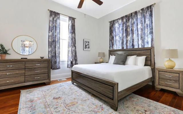 photo 3 of Uptown Spacious 4BD w Historic Charm