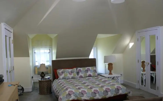 photo 2 of Uptown Triplex