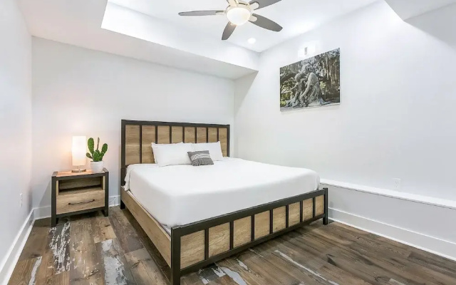 photo 4 of Urban Oasis 4BD House close to FQ