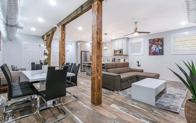 photo 5 of Urban Oasis 4BD House close to FQ