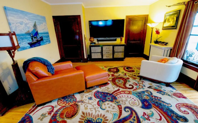 photo 2 of Urban Retreat
