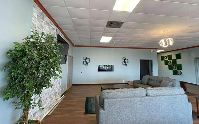 photo 2 of USA Inn and Suites Springfield Ohio