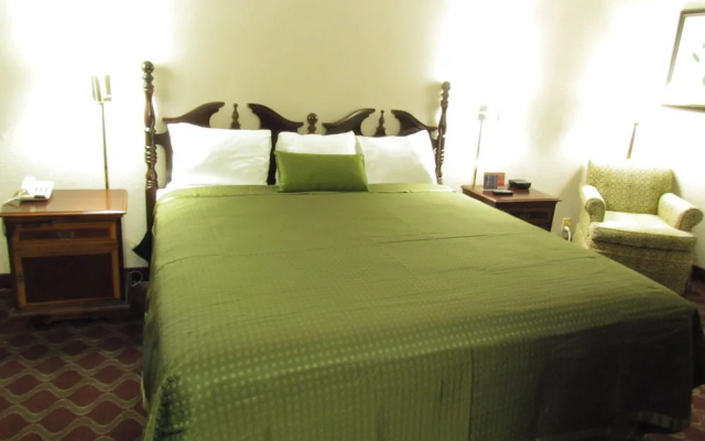 photo 2 of Usa Inn And Suites Springfield Ohio