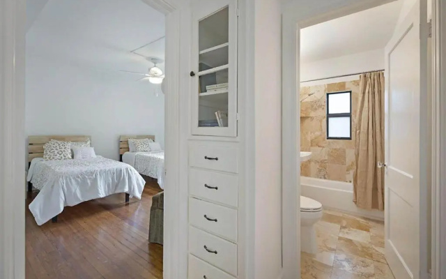 photo 4 of Vacation home, close to everything