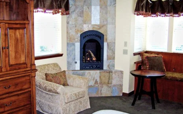 photo 2 of Blackbird Lodge