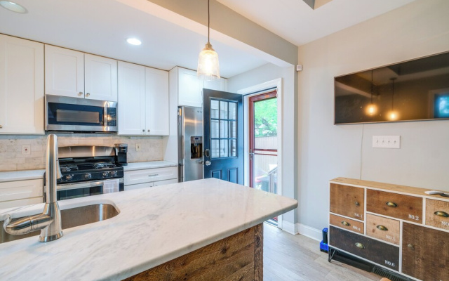 photo 4 of Vacation Rental w/ Yard in Washington, DC, Area