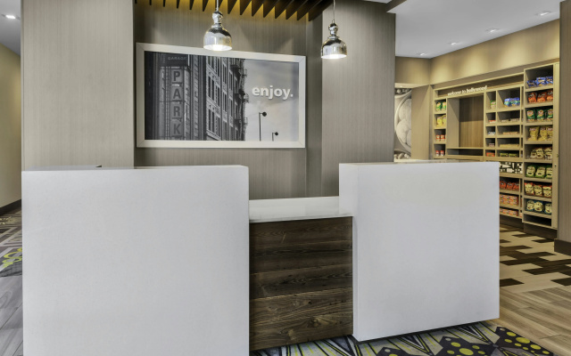 photo 2 of Hampton Inn & Suites Los Angeles/Hollywood