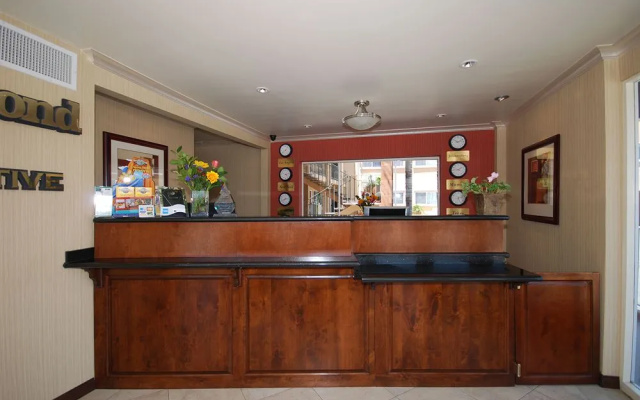 photo 2 of Pasadena Rose & Crown Hotel