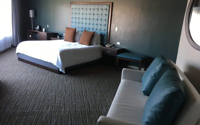 photo 3 of Munras Inn