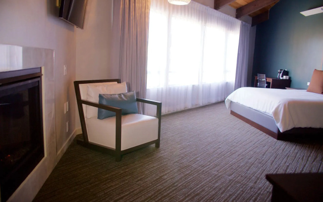 photo 5 of Munras Inn