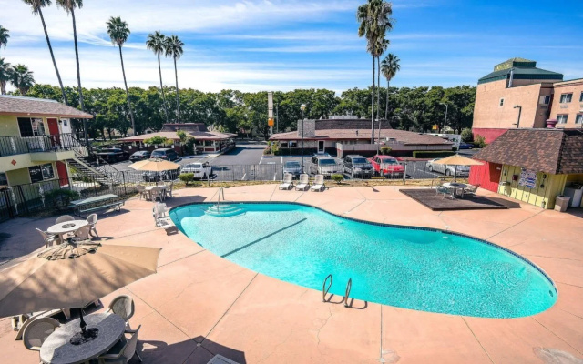 photo 4 of SureStay Hotel by Best Western San Jose Airport