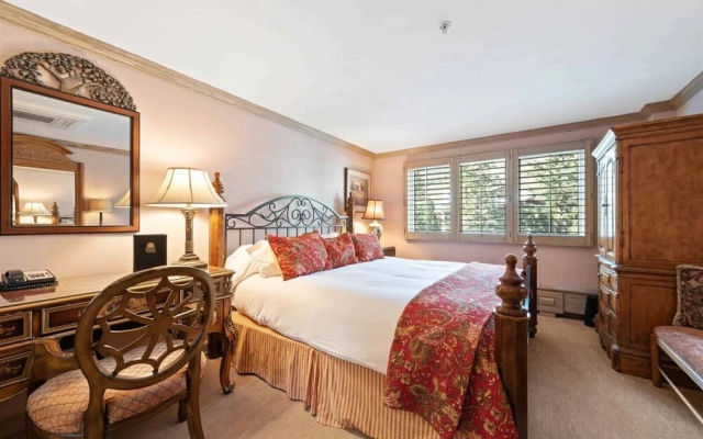 photo 2 of Cozy 2 Bedroom Slopeside Mountain Residence in Vail Village Just Steps From Gondola 1