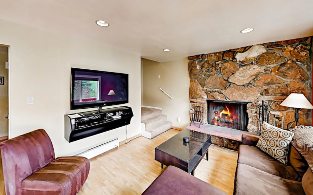 photo 2 of Vail Mountain Condo with Hot Tub by RedAwning