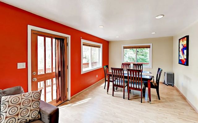 photo 4 of Vail Mountain Condo with Hot Tub by RedAwning