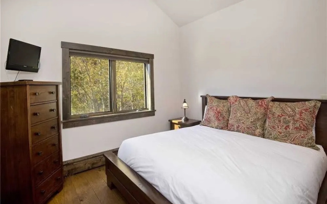 photo 3 of Vail Point #40 4 Bedrooms 3 Bathrooms Condo
