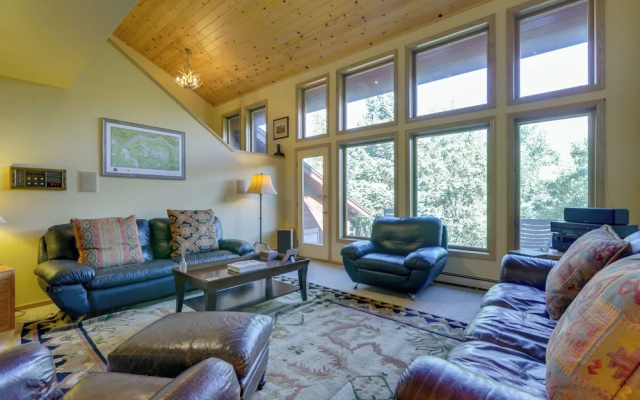 photo 2 of Vail 'treehouse' + Hot Tub, Sauna & Mtn Views