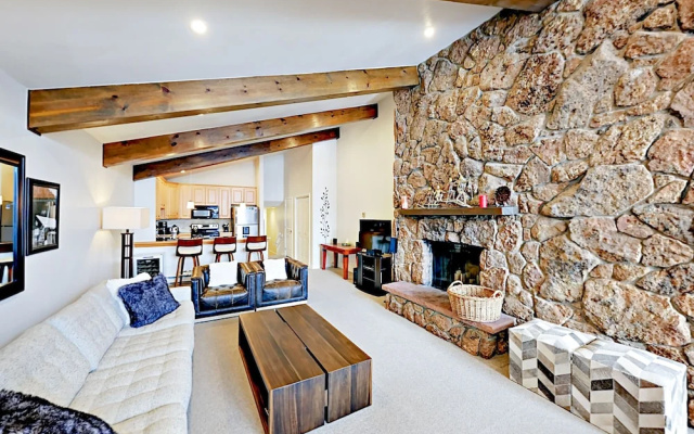 photo 2 of Vail Valley Condo #22 3 Bedrooms 3 Bathrooms Condo